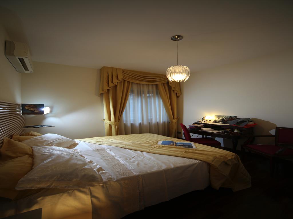 Napoli Porta Di Mare Bed & Breakfast Room photo